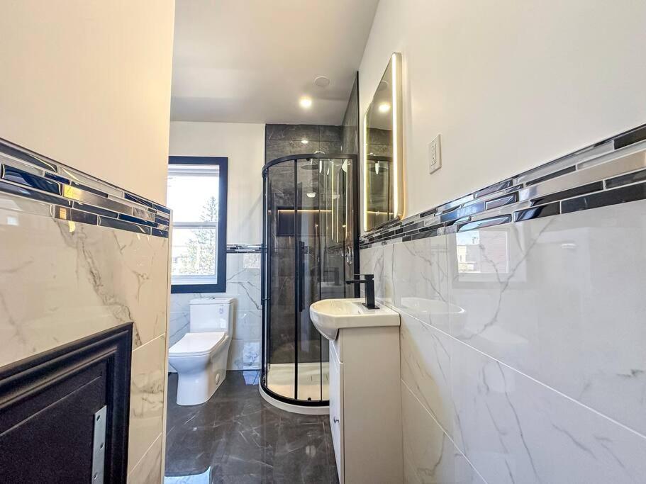 Vast & Stylish in heart of Plateau w Private Parking