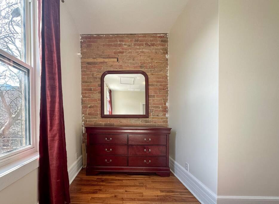 Vast & Stylish in heart of Plateau w Private Parking