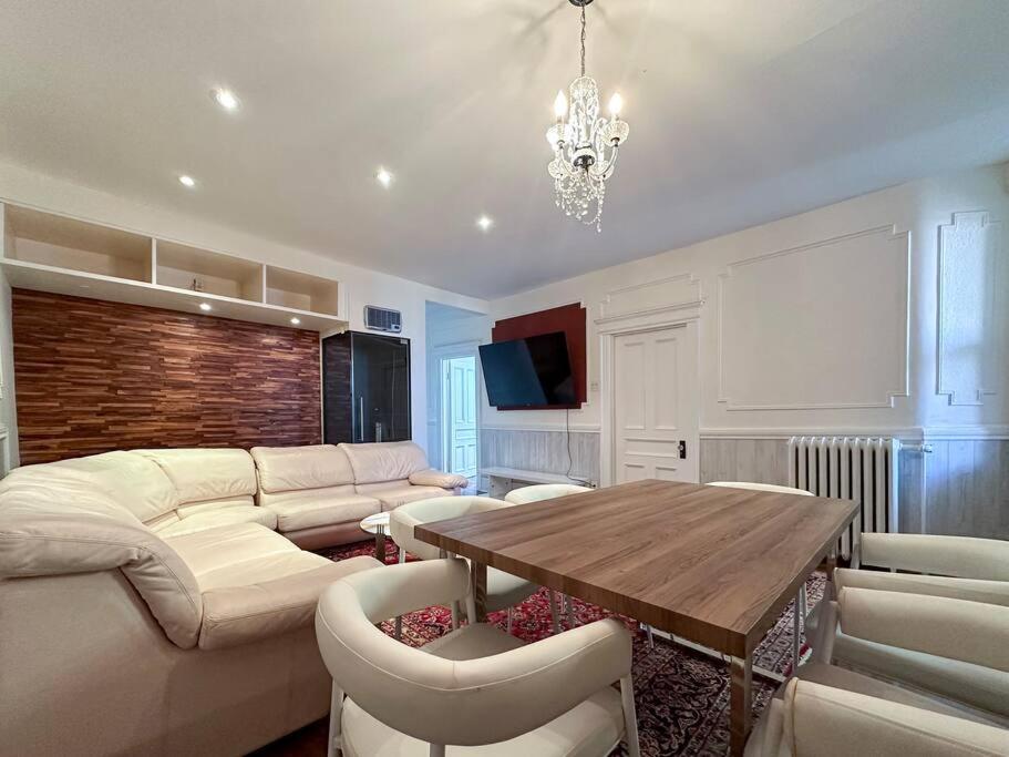 Vast & Stylish in heart of Plateau w Private Parking