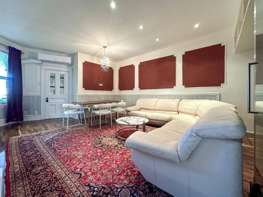 Vast & Stylish in heart of Plateau w Private Parking