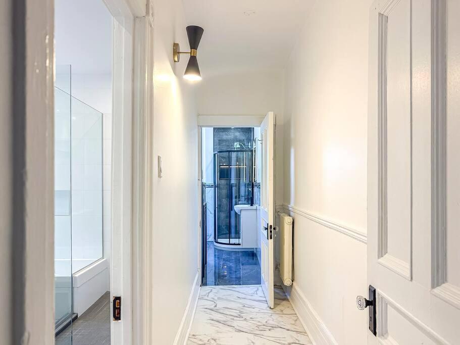 Vast & Stylish in heart of Plateau w Private Parking