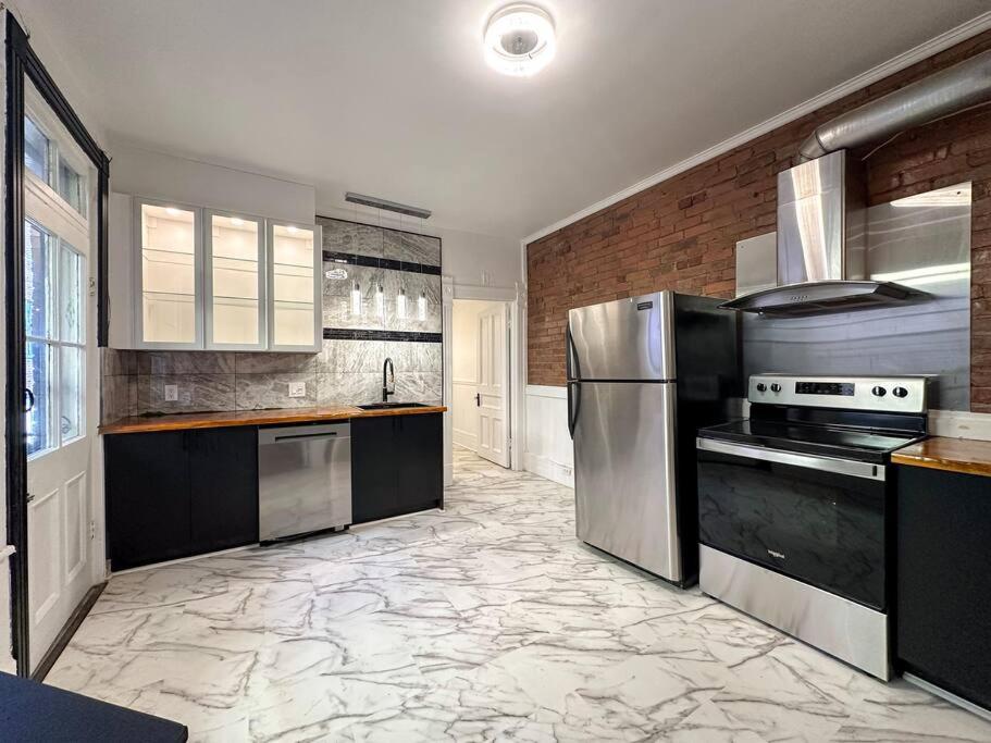 Vast & Stylish in heart of Plateau w Private Parking