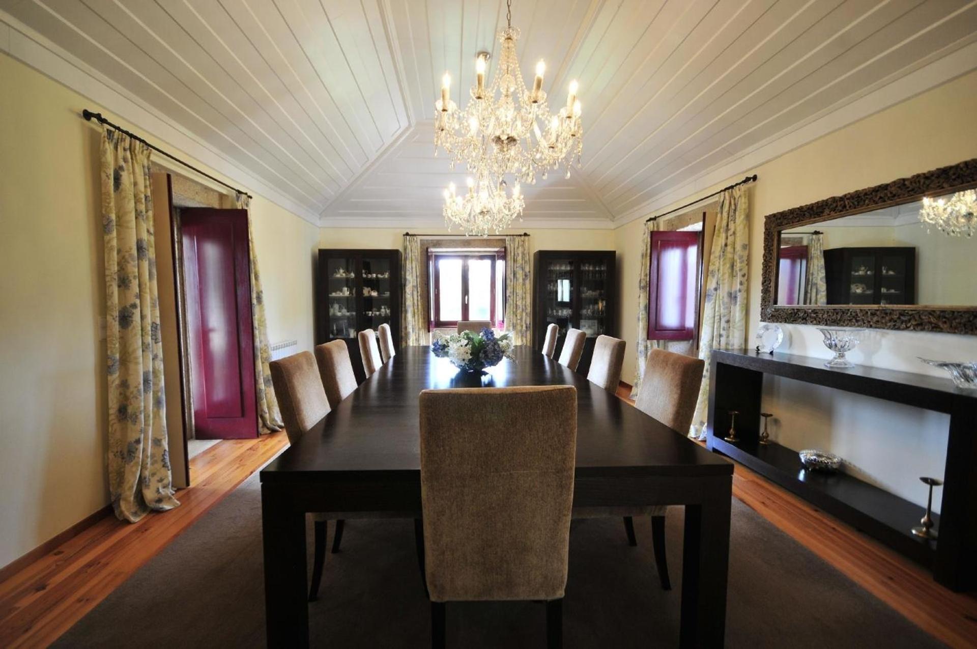 Ferienhaus für 12 Personen mit Pool und Garten view 4