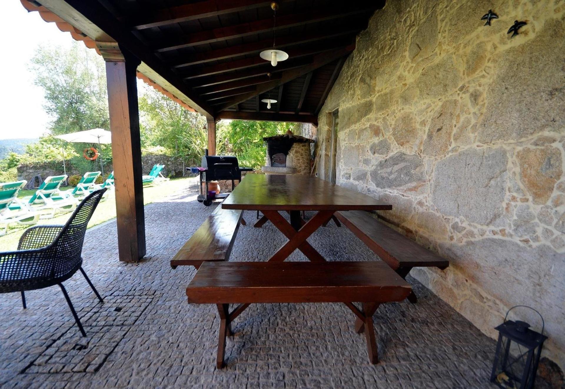 Moderne Ferienvilla Für 10 Personen In Cossourado view 2