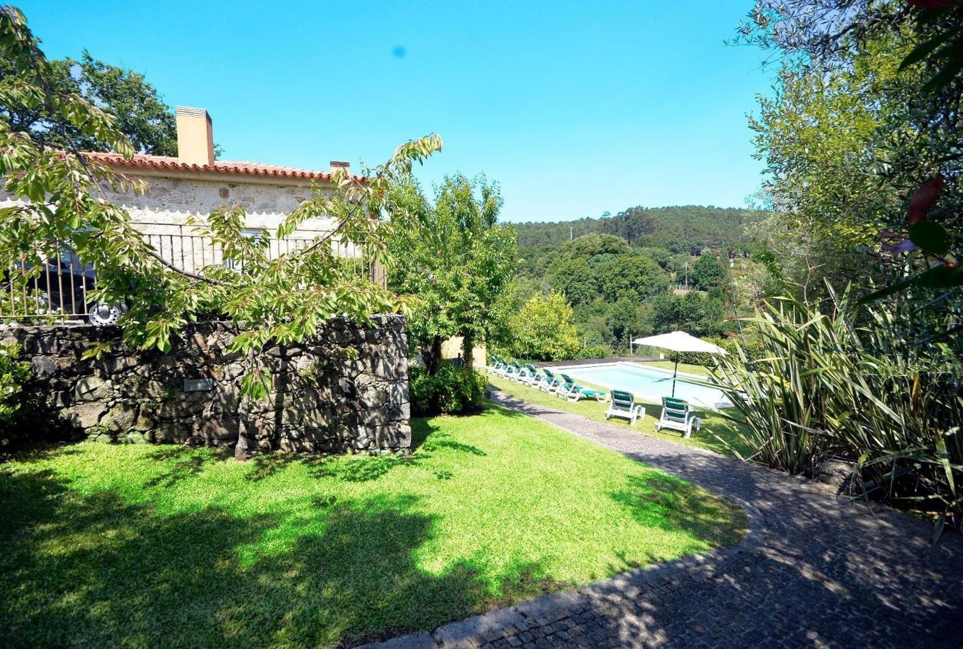 Moderne Ferienvilla Für 10 Personen In Cossourado view 4