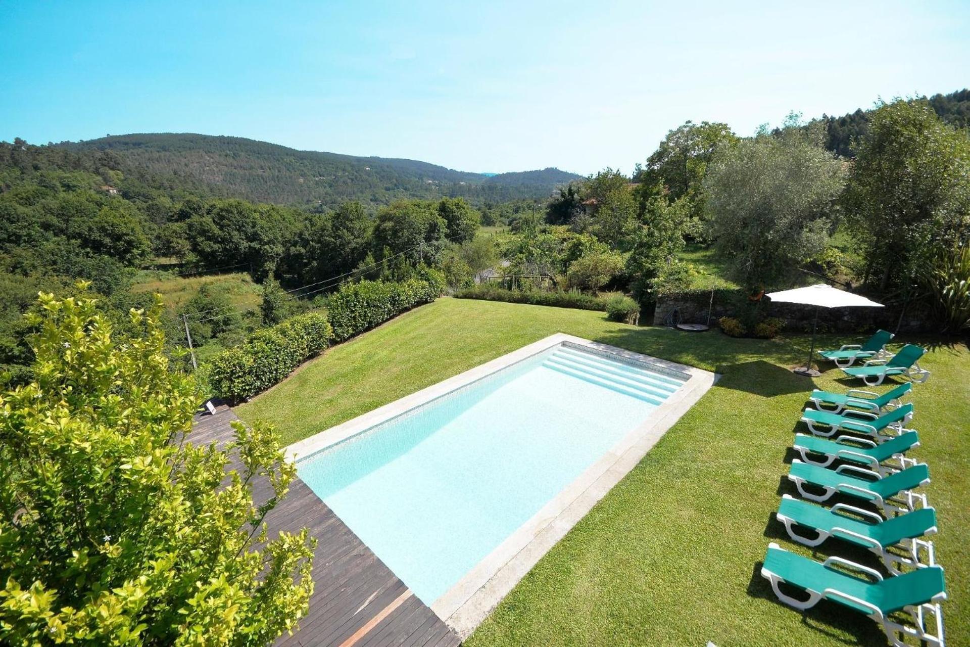 Moderne Ferienvilla Für 10 Personen In Cossourado view 5