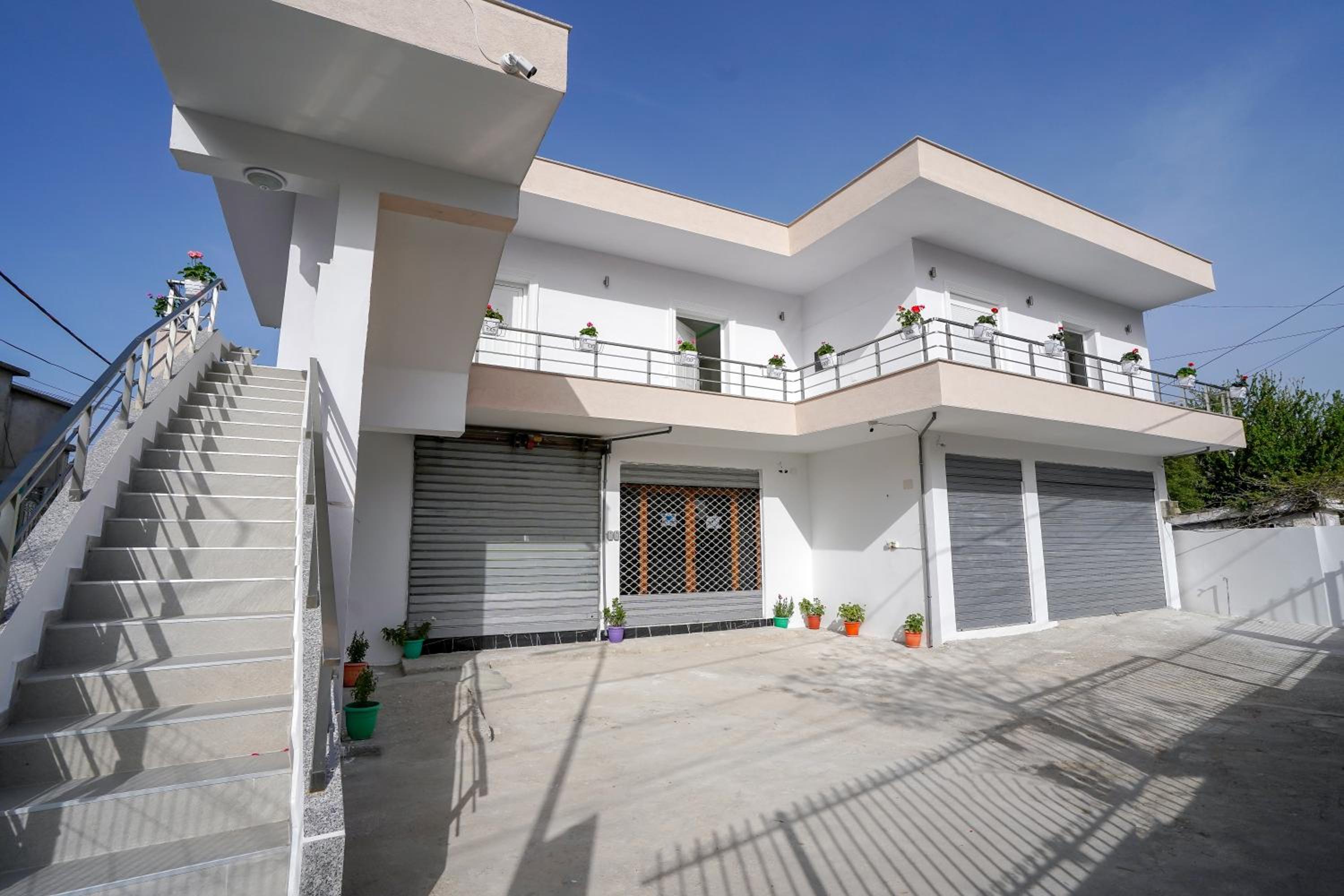 Vila Cela Rental Apartment
