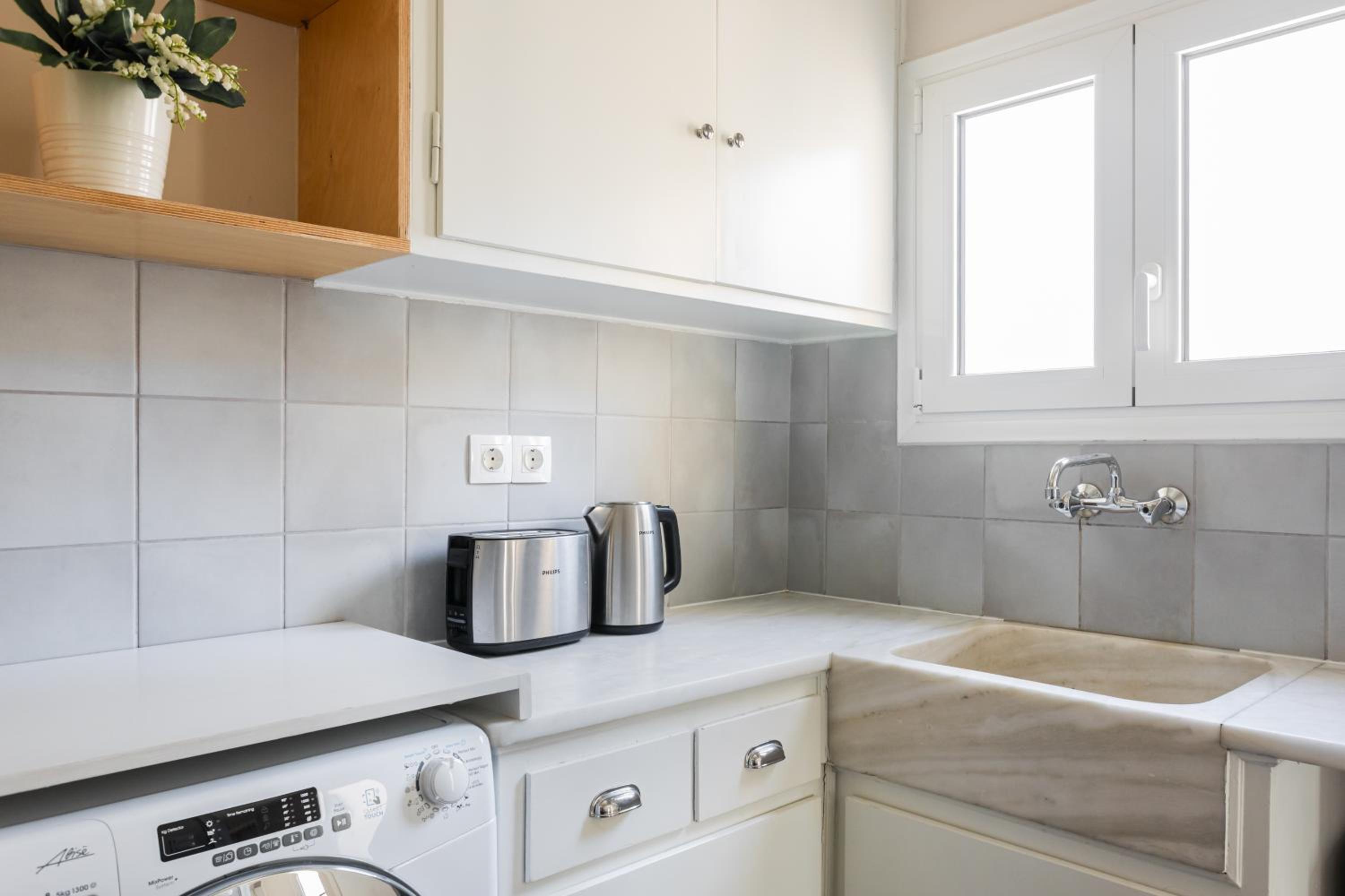 Central Cozy Apartments in Plaka by UPSTREET