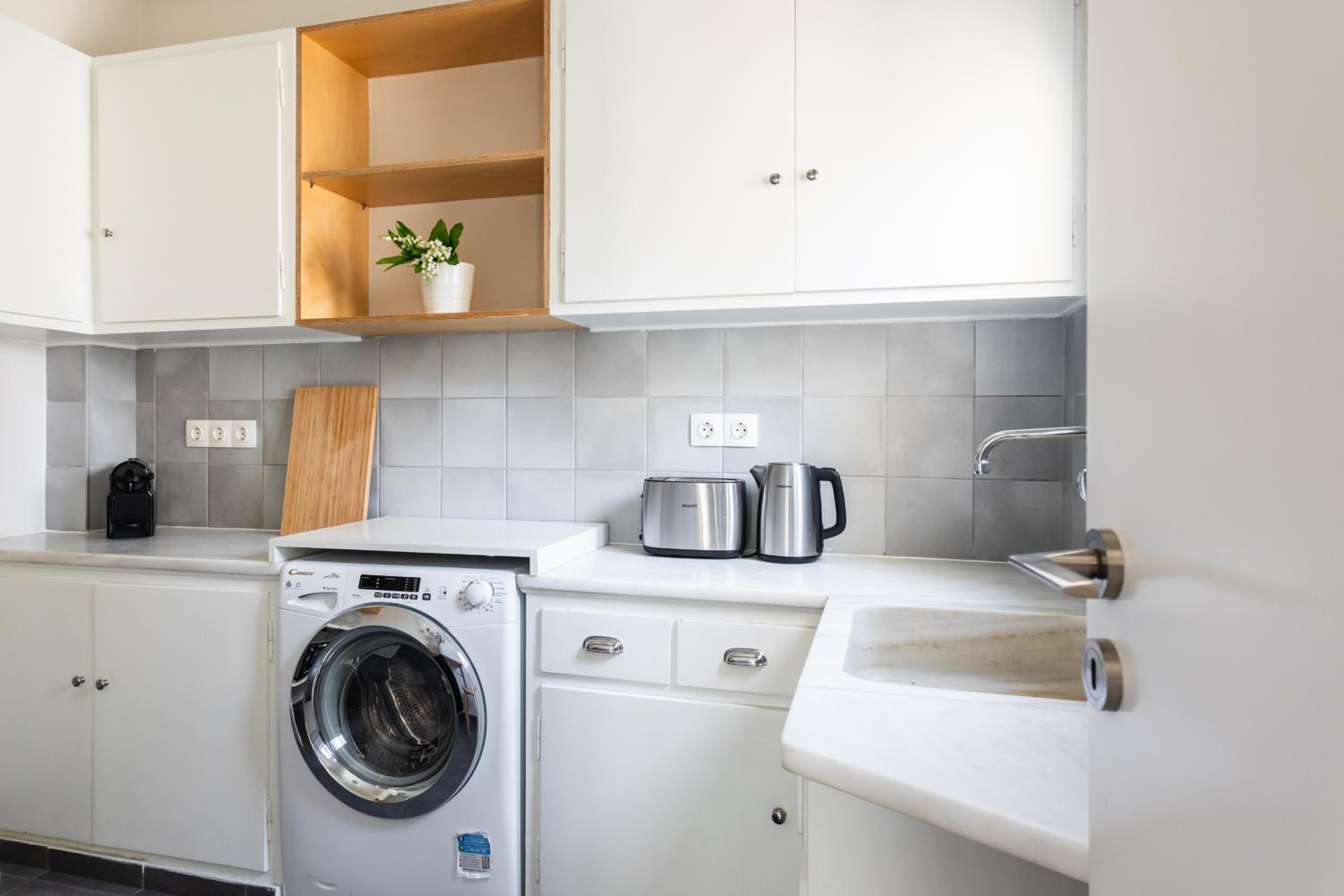 Central Cozy Apartments in Plaka by UPSTREET