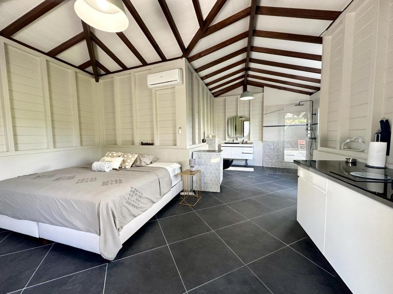 Cosy bungalow au Diamant view 2