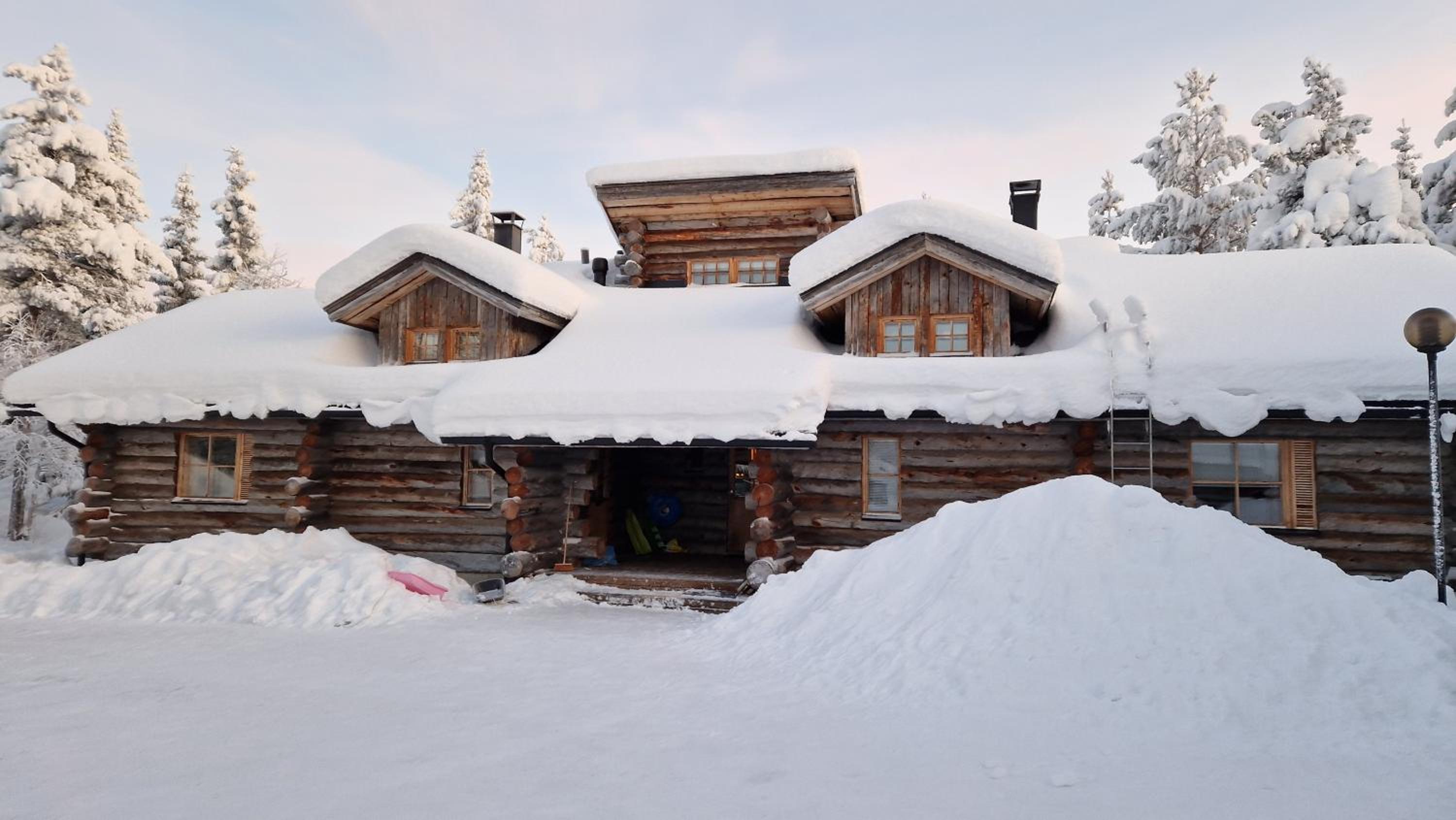 Tokkapirtti B2 Log cabin near Levi center in a peaceful neighbourhood view 3