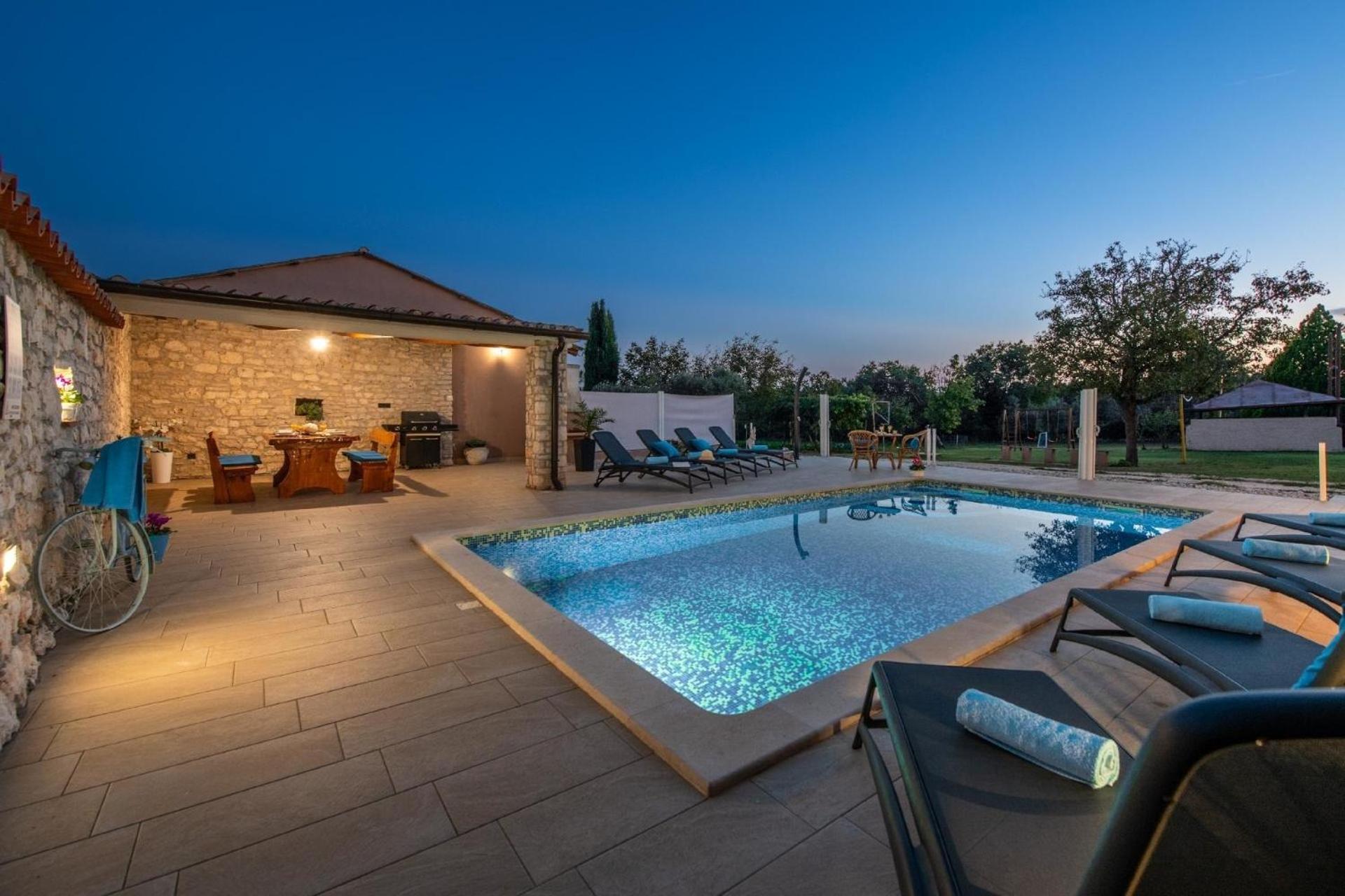 Ferienhaus mit Privatpool für 10 Personen ca 200 qm in Belavici, Istrien Bucht von Raša view 4