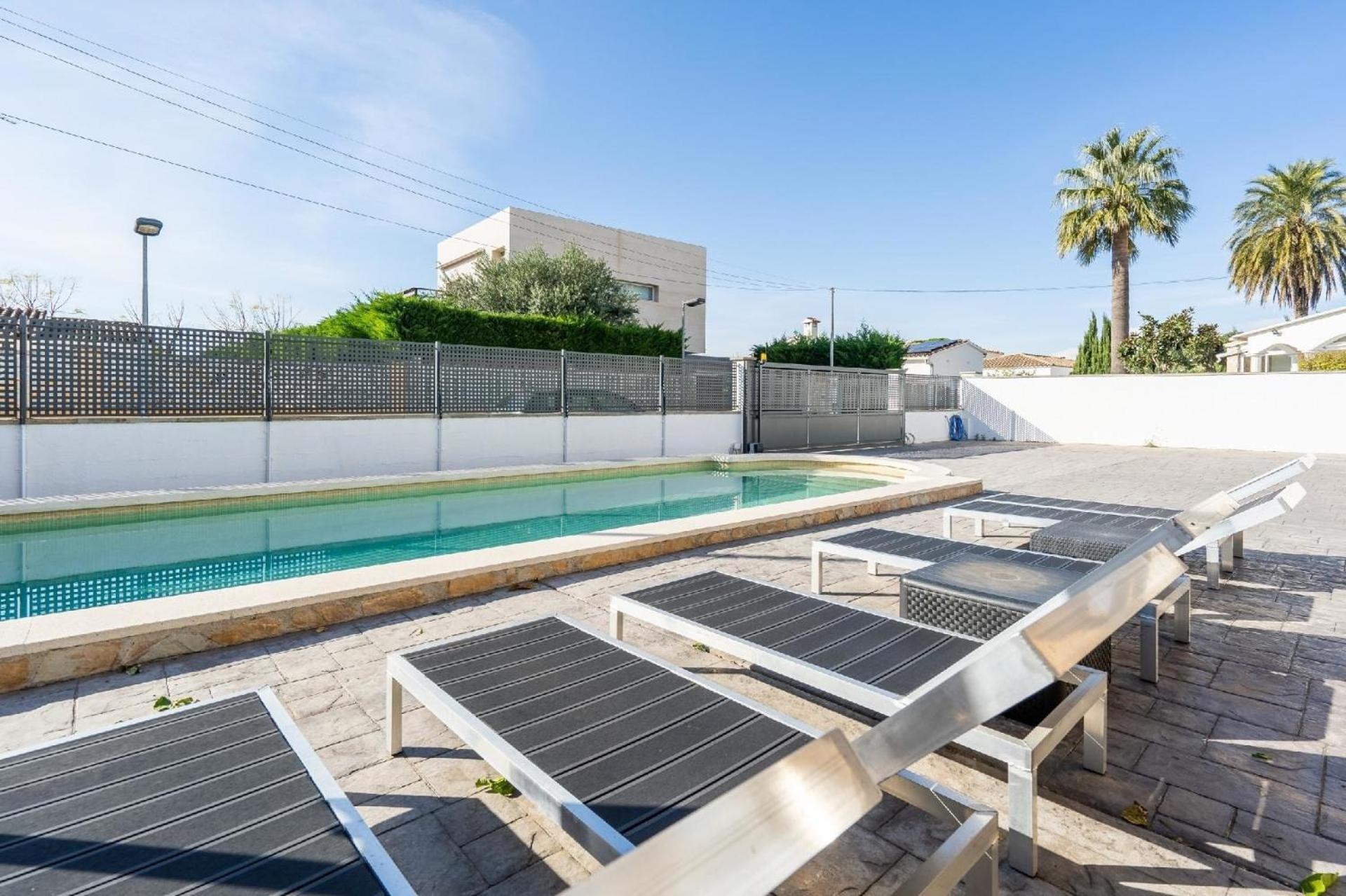 Ferienhaus mit Privatpool für 10 Personen ca 160 qm in Empuriabrava, Costa Brava Golf de Roses view 4