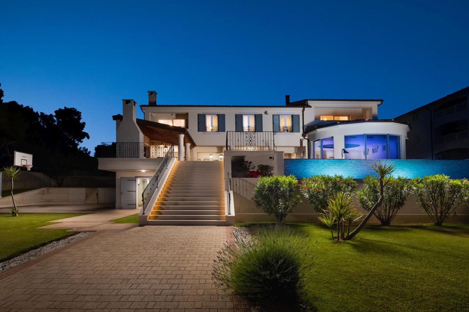Luxury villa Sea Whisper steps from beach with indoor & outdoor pools near Šibenik view 4