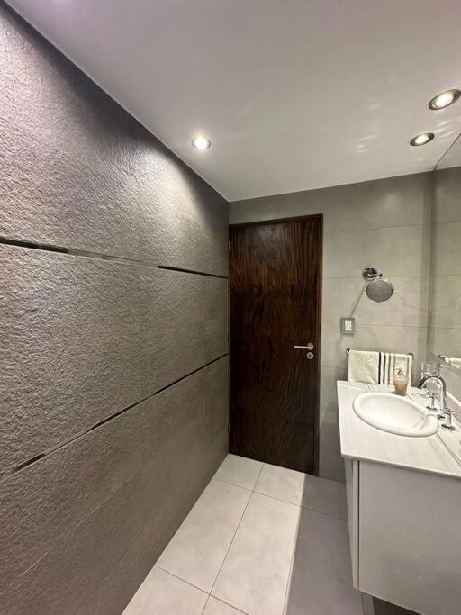 Casa moderna en Lujan de Cuyo 4Pax - by Inside