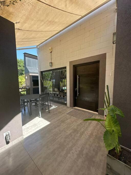 Casa moderna en Lujan de Cuyo 4Pax - by Inside