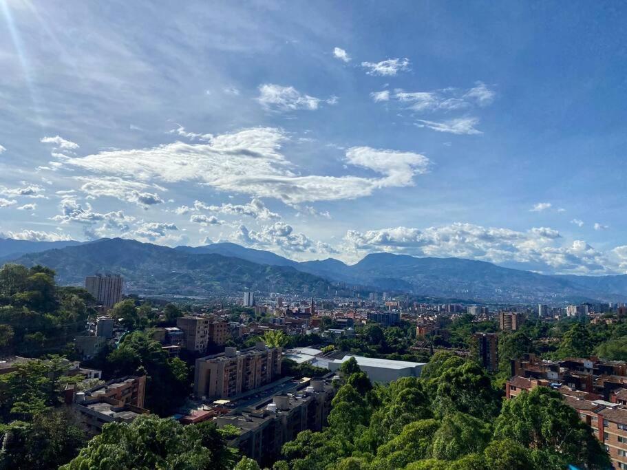 Wonderful Apt in Camino Verde Envigado just a 10 minutes of Poblado Medellin
