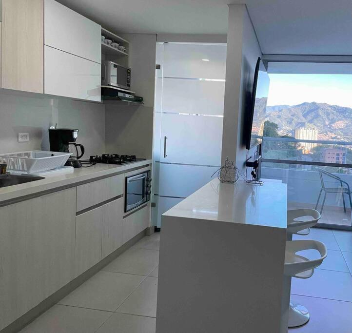 Wonderful Apt in Camino Verde Envigado just a 10 minutes of Poblado Medellin