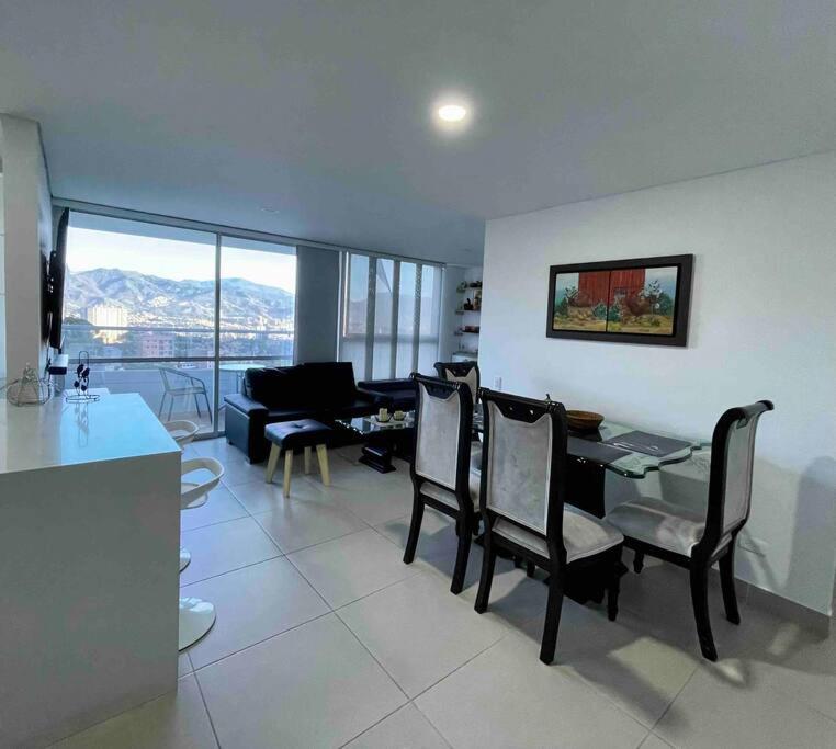 Wonderful Apt in Camino Verde Envigado just a 10 minutes of Poblado Medellin