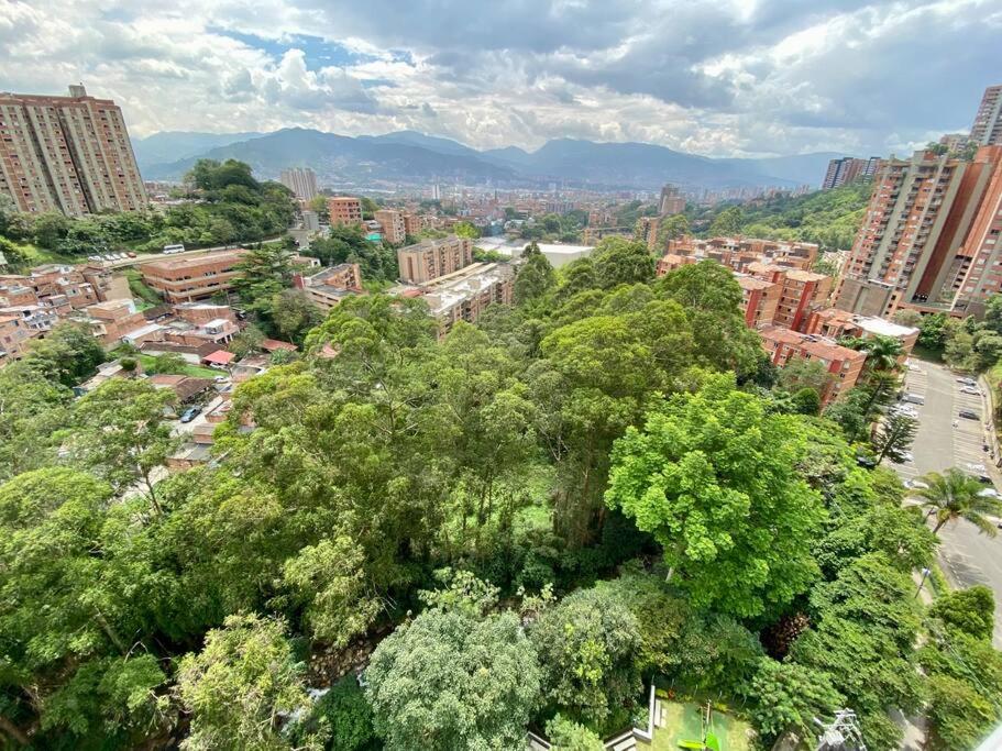 Wonderful Apt in Camino Verde Envigado just a 10 minutes of Poblado Medellin