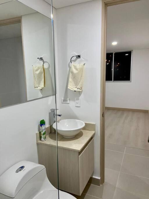 Wonderful Apt in Camino Verde Envigado just a 10 minutes of Poblado Medellin