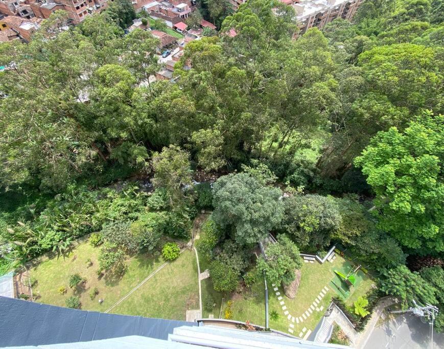 Wonderful Apt in Camino Verde Envigado just a 10 minutes of Poblado Medellin