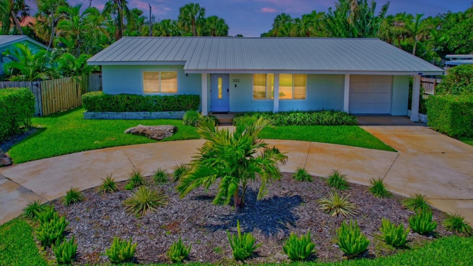 Tradewinds Ultimate Delray Beach Lifestyle 3BR2BA Home with Heated Pool