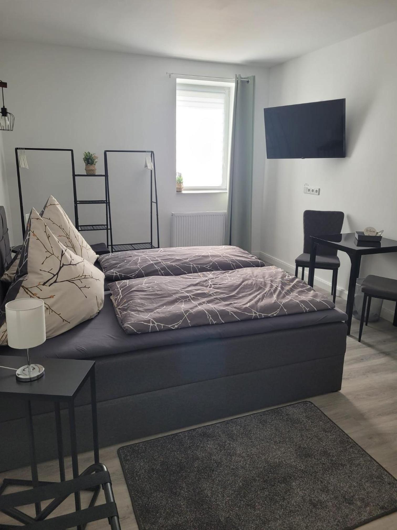 Airbnb, Doppelzimmer, direkt an der A2 & A14, 24 Stunden Check-In, Parkplatz, ruhig