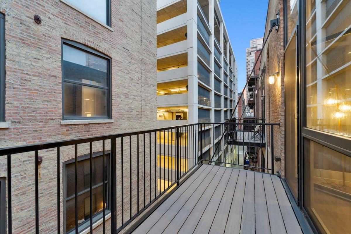 Chic River North Condo 2BR 2BA with Private Balcony photo 3