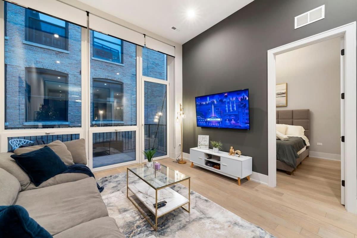 Chic River North Condo 2BR 2BA with Private Balcony photo 2