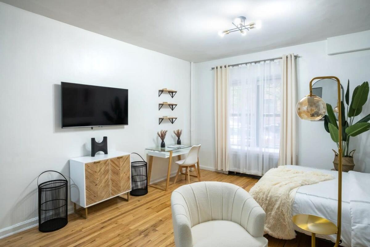 74-1A New Studio in Prime UWS - GYM In Building