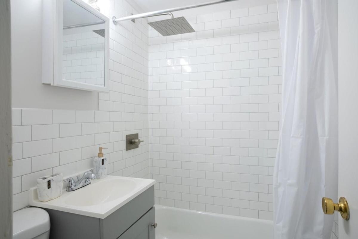 74-1A New Studio in Prime UWS - GYM In Building