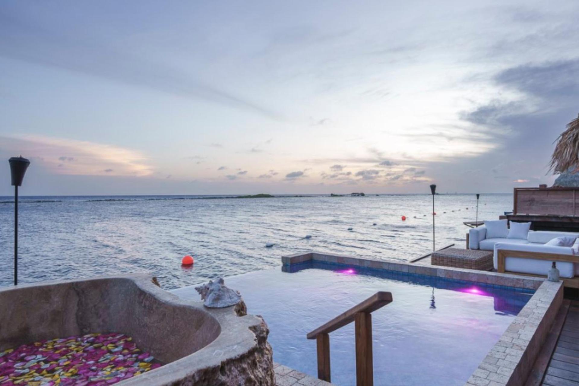 Glamorous and modern beach apartment Eagle beach ARUBA
