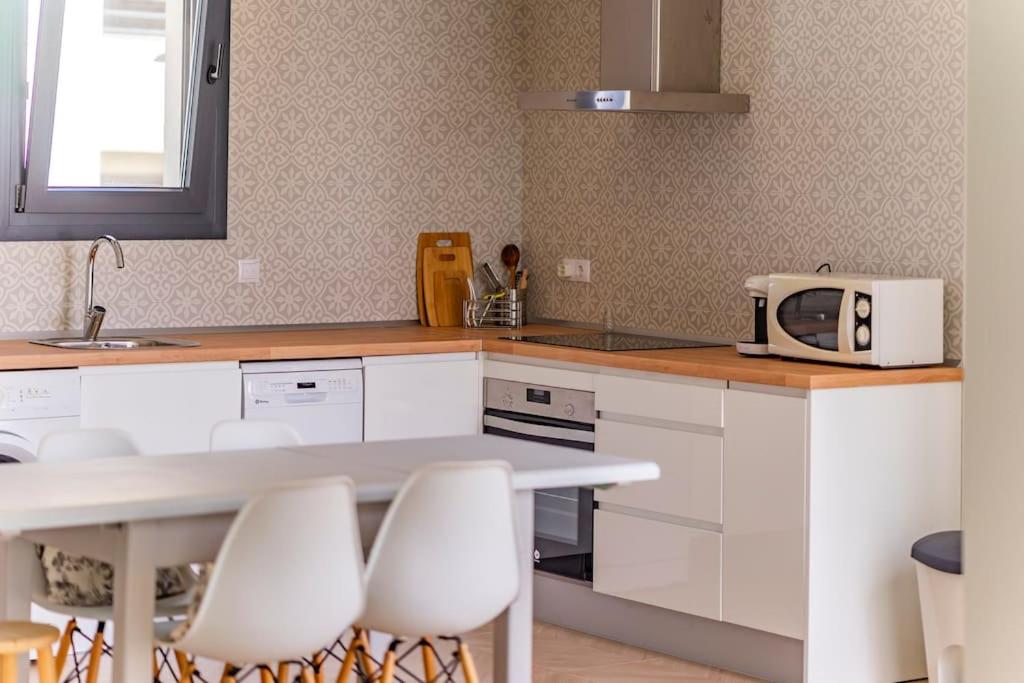 New Eco-Townhouse with Wifi Parking and Jacuzzi