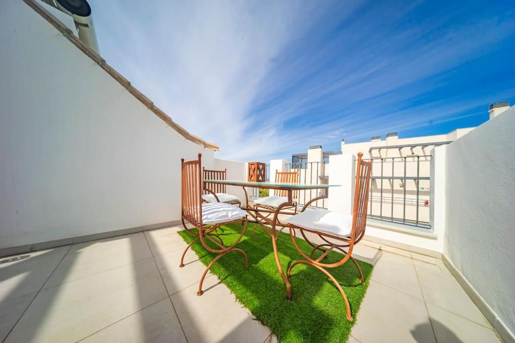 New Eco-Townhouse with Wifi Parking and Jacuzzi