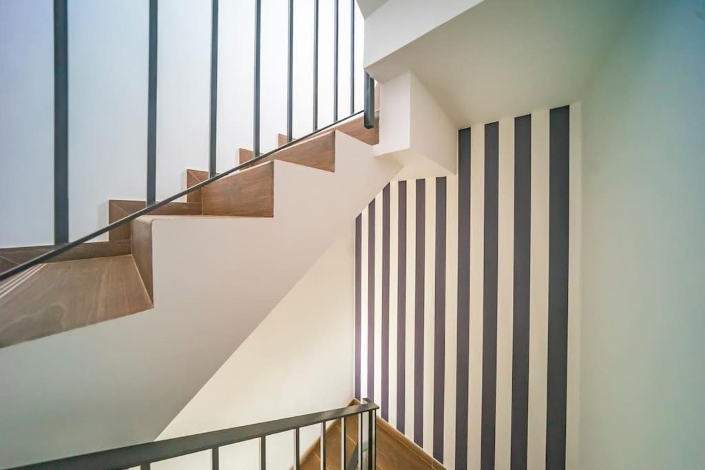 New Eco-Townhouse with Wifi Parking and Jacuzzi