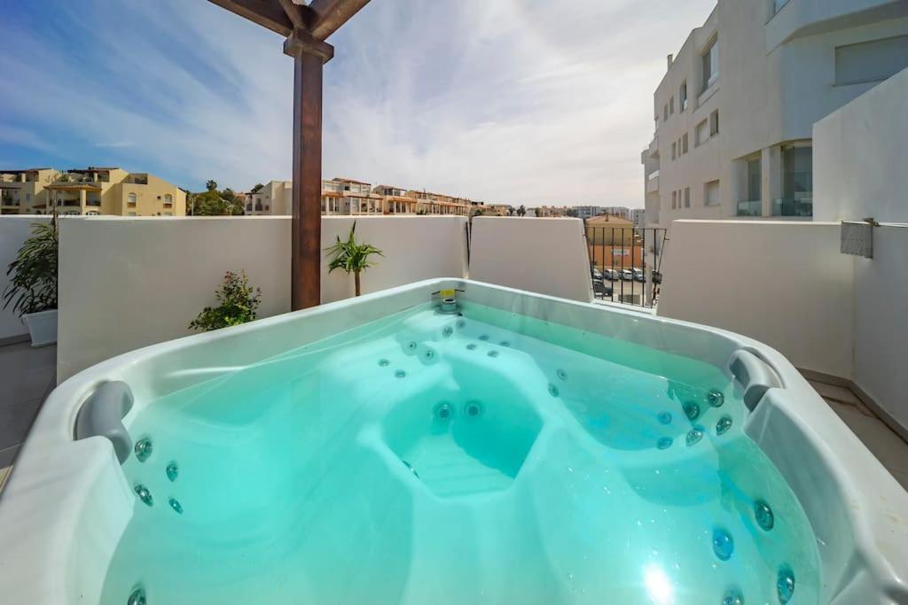 New Eco-Townhouse with Wifi Parking and Jacuzzi