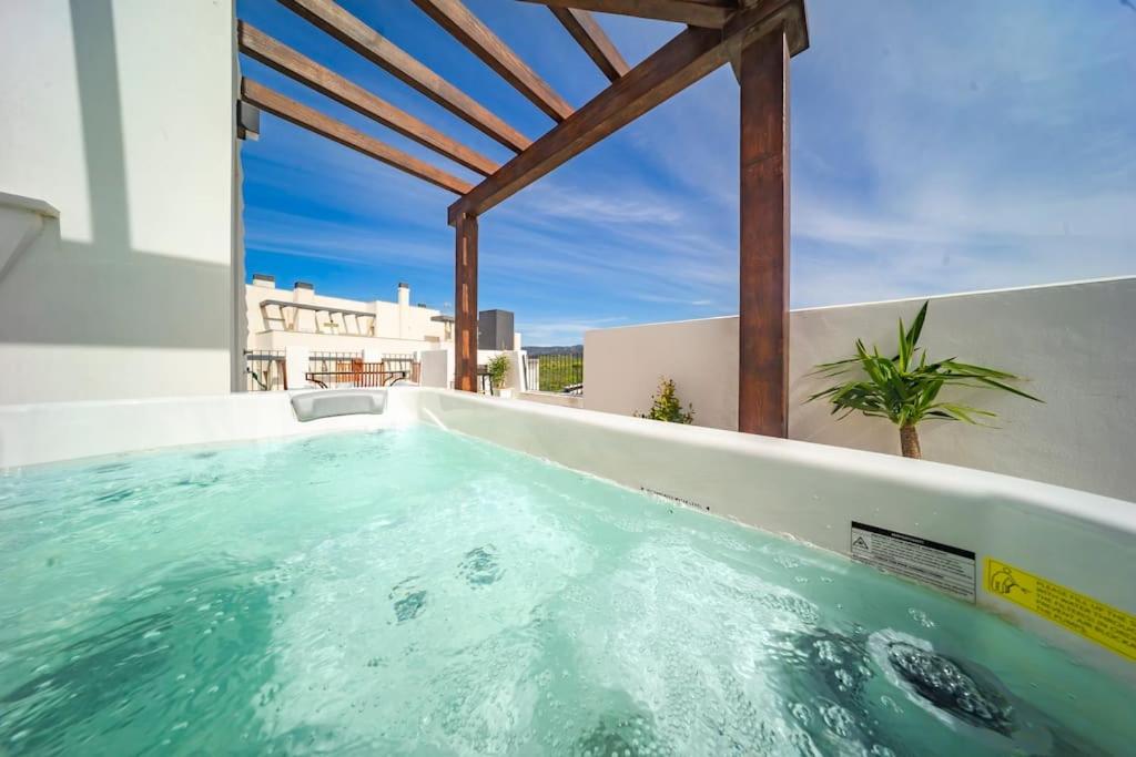 New Eco-Townhouse with Wifi Parking and Jacuzzi