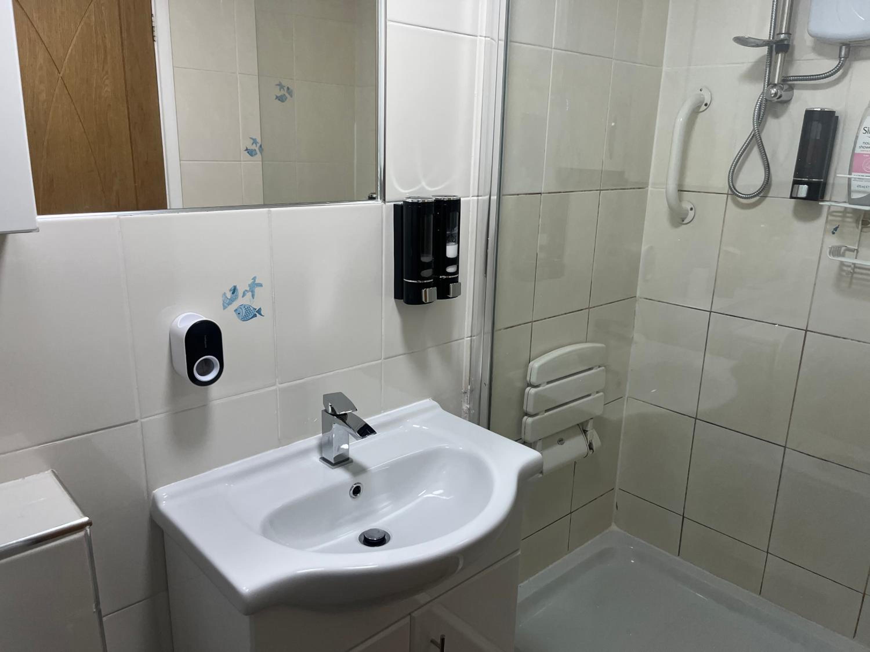 Charming 2-Bedroom in MANCHESTER