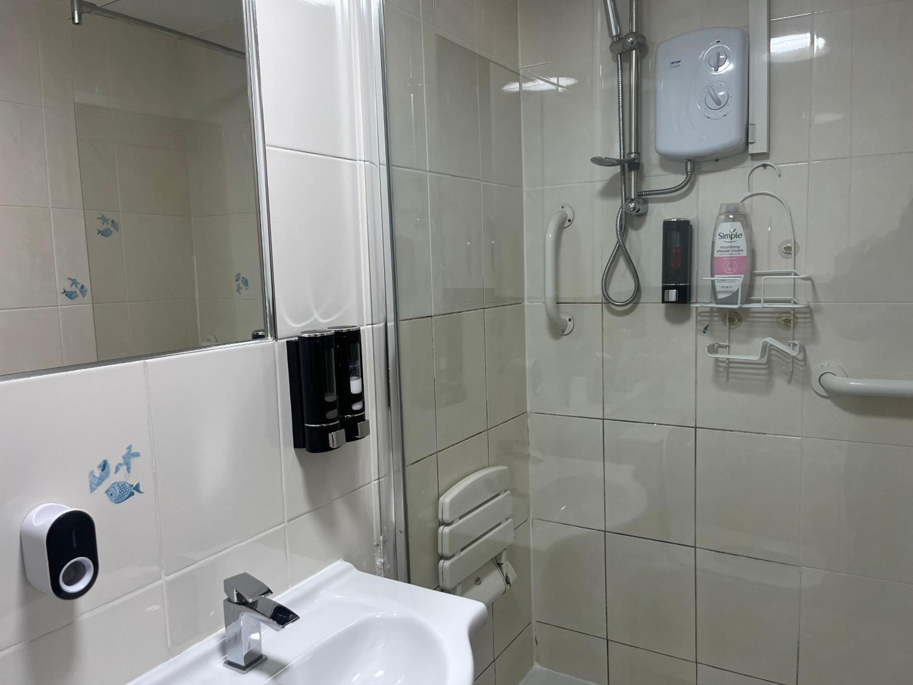 Charming 2-Bedroom in MANCHESTER
