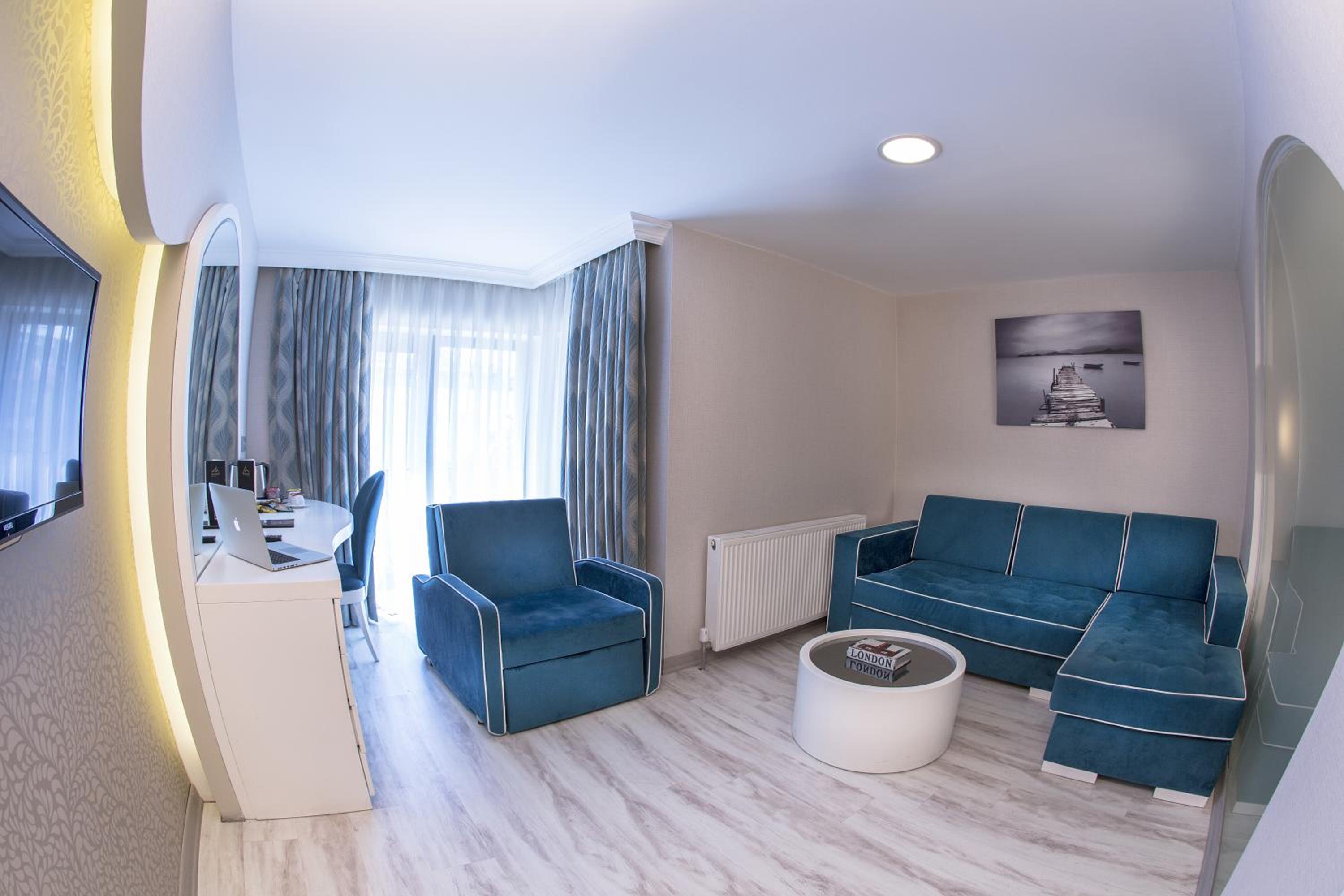 Demonti Hotel - Image 6