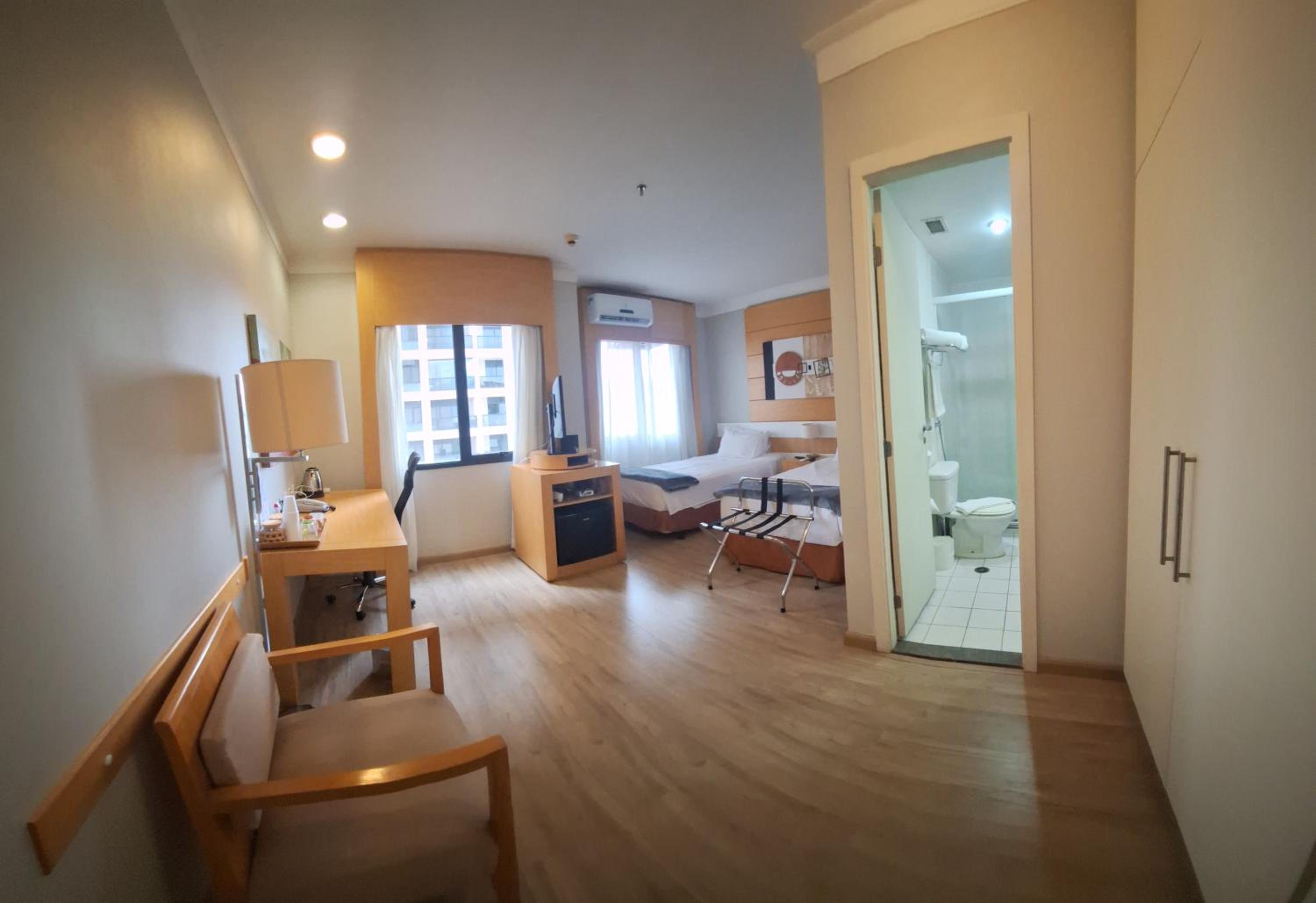 Hotel E suites em frente ao Aeroporto Congonhas com Piscina 914
