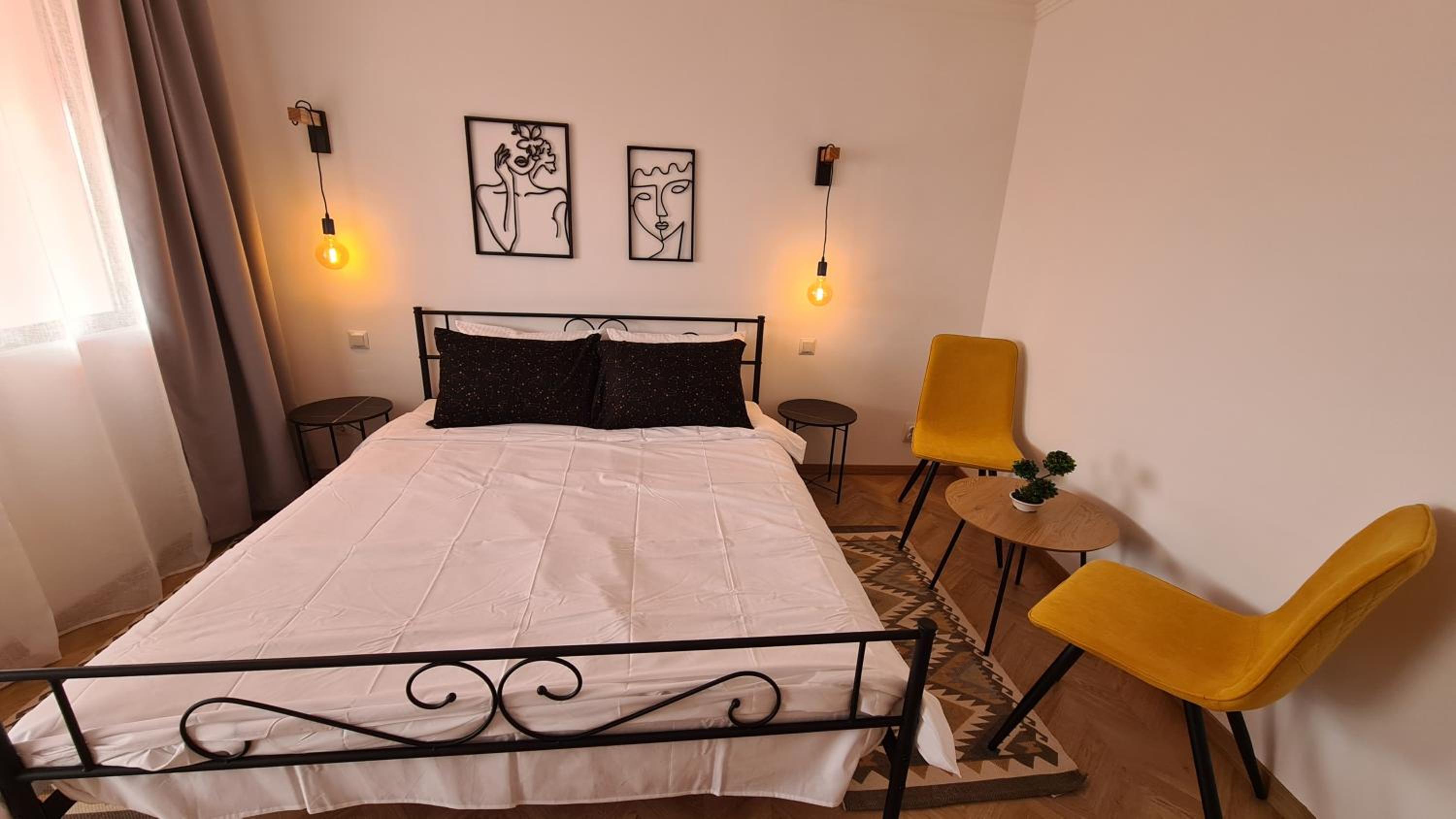 Lazarov Suites - Luxury one and two bedroom apartments