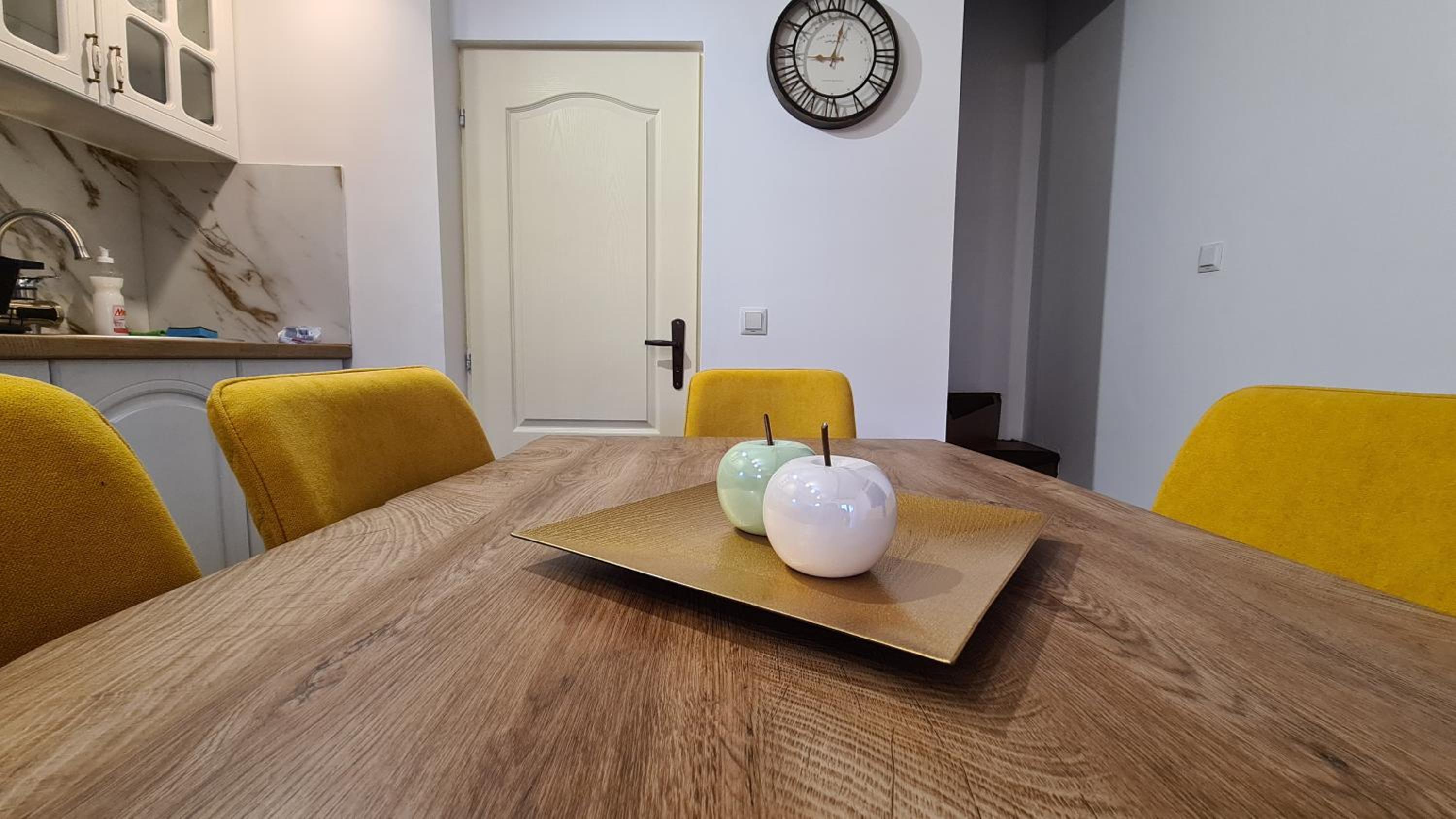 Lazarov Suites - Luxury one and two bedroom apartments