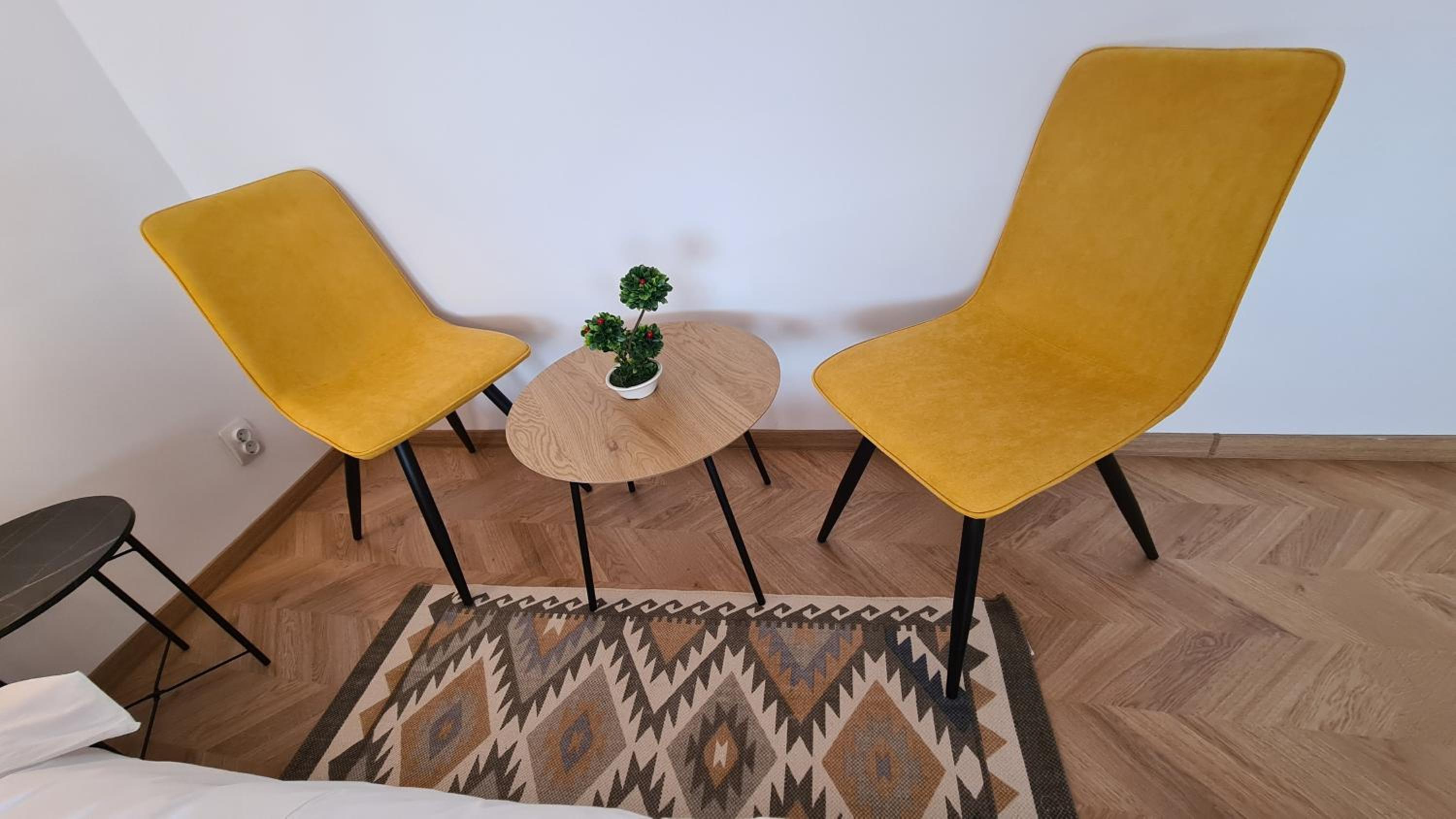 Lazarov Suites - Luxury one and two bedroom apartments