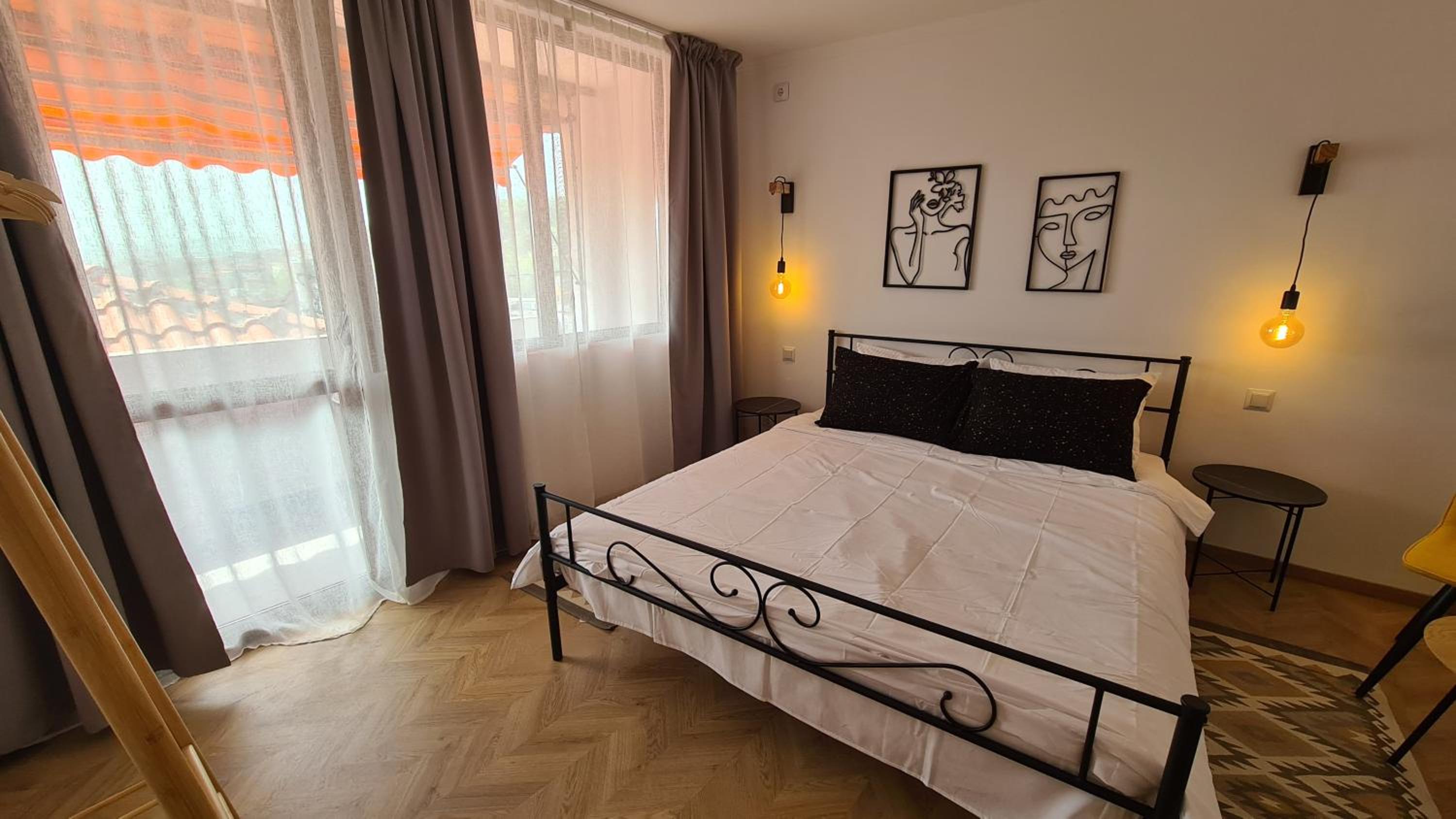 Lazarov Suites - Luxury one and two bedroom apartments