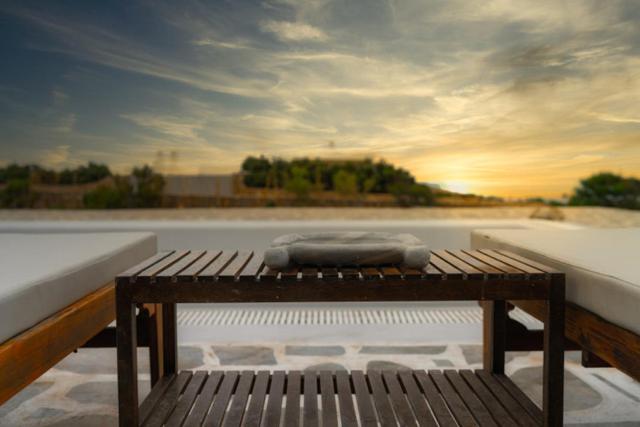 Hotel Villa Irilia, Private Pool with Unrestricted Sea View - Image 1