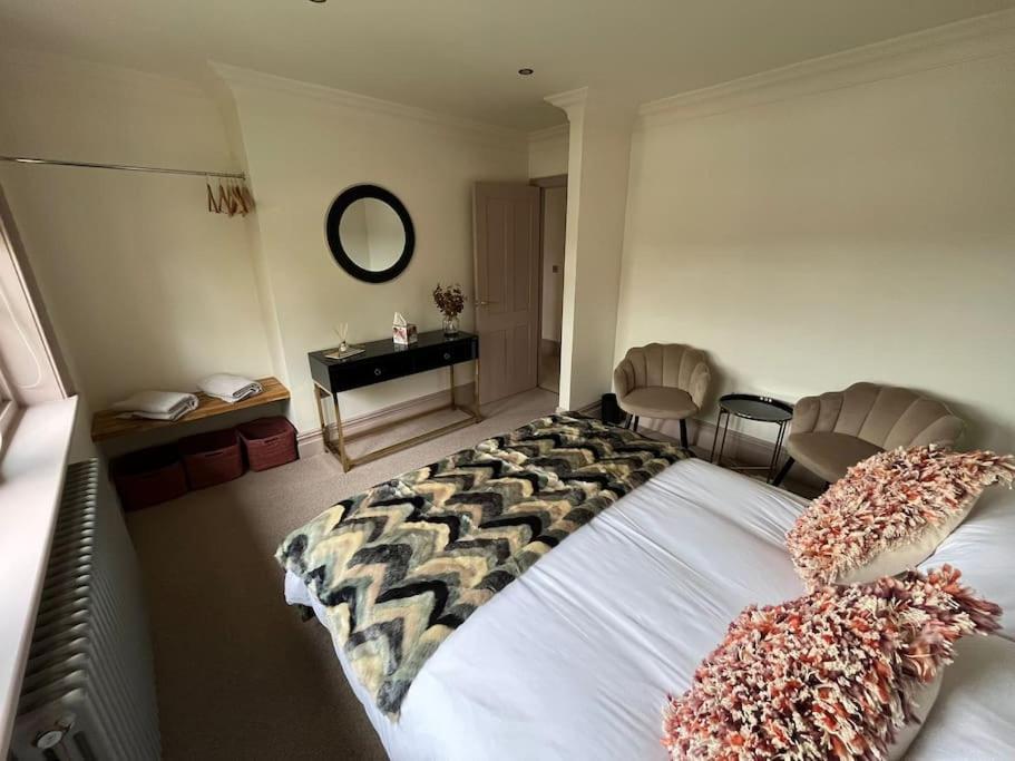 Cosy hideaway in leafy Lytham view 2