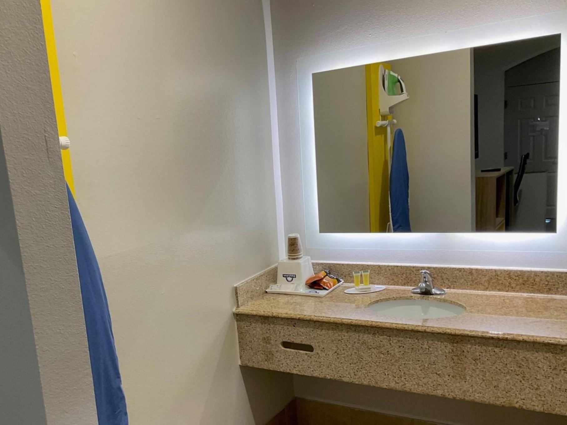 Days Inn by Wyndham Humble/Houston Intercontinental Airport - Property Image 26