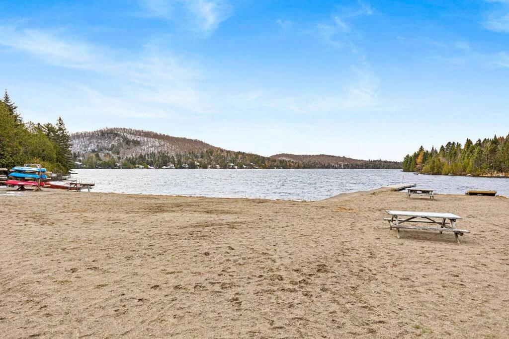 Le P'tit Bonheur - Plage avec embarcations